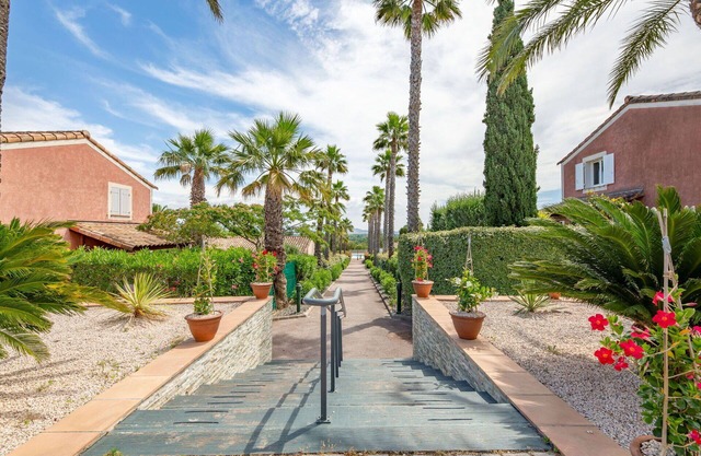 Beautiful apartment for 4 guests with A/C, pool, WIFI, TV, patio and parking