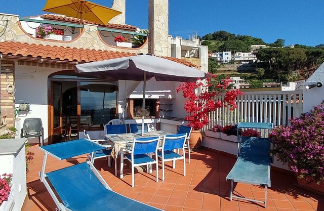 Beautiful apartment for 9 guests with WIFI, A/C, TV and terrace