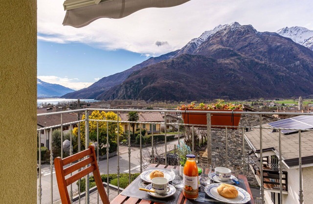 Beautiful apartment for 5 guests with WIFI, TV, balcony and parking