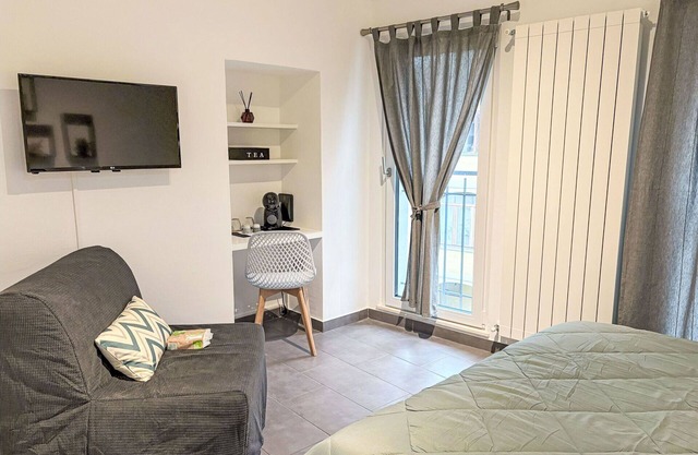 Beautiful apartment for 3 guests with TV, balcony, pets allowed and parking