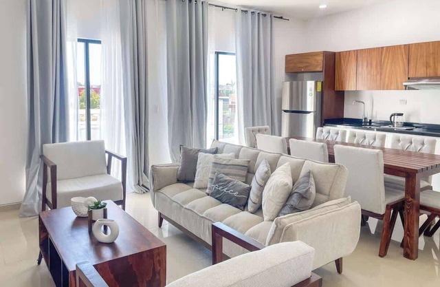 Beautiful apartment 3 blocks from the beach