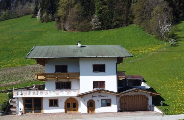 Beautiful apartment for 5 guests with WIFI, TV and balcony