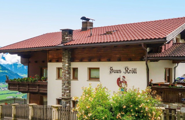 Beautiful apartment for 8 guests with WIFI, TV, balcony and pets allowed
