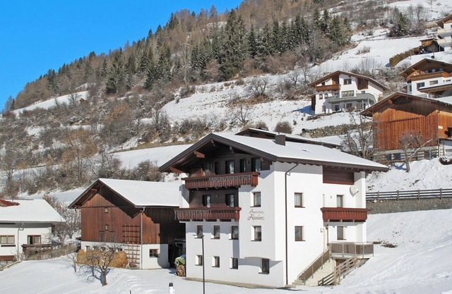 Beautiful apartment for 2 guests with WIFI, TV, balcony and parking
