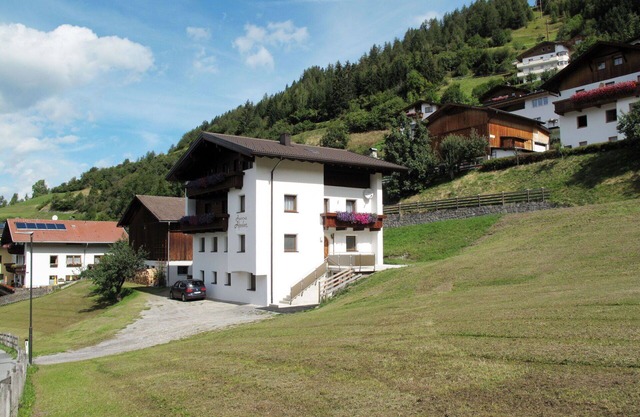 Beautiful apartment for 4 people with WIFI, TV, balcony and parking