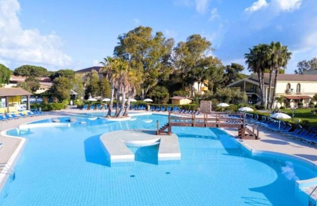Beautiful apartment for 4 people with WIFI, A/C, pool, TV and pets allowed