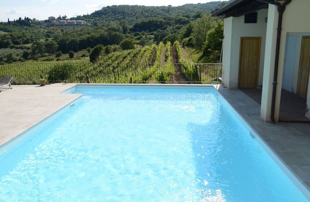Beautiful apartment for 6 guests with WIFI, pool, TV and pets allowed, close to Arezzo