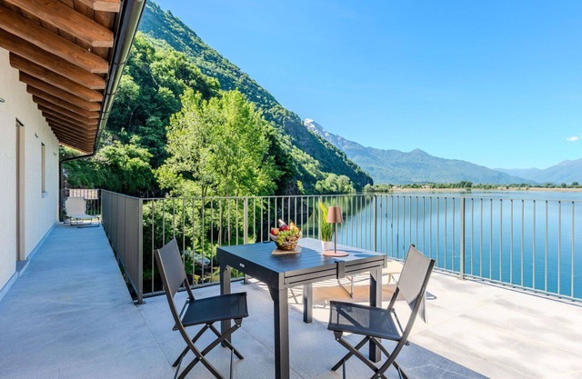 Beautiful apartment for 4 guests with A/C, WIFI, TV and balcony