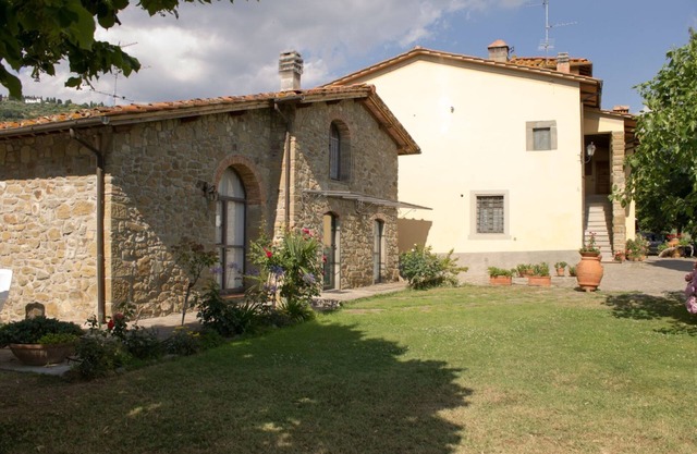 Beautiful apartment for 6 guests with pool, WIFI, TV and parking