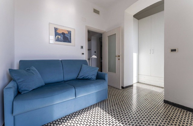 Beautiful apartment for 4 guests with WIFI, A/C, TV, balcony and panoramic view, close to Portof.