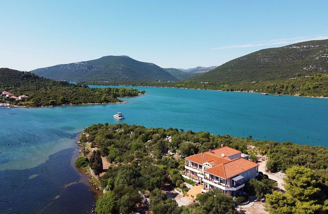 Beautiful apartment for 4 people with A/C, hot tub, WIFI, TV, balcony and parking