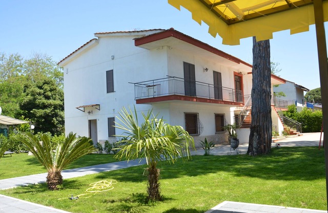 Beautiful apartment in residence 200m from the sea surrounded by greenery