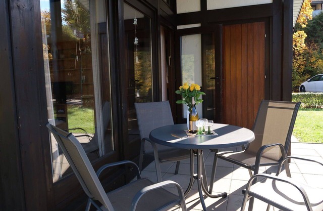 Beautiful apartment in villa for 4 people with pool, TV, terrace, pets allowed and parking
