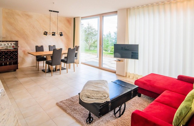 Beautiful apartment with glass front and mountain panorama - near Bolzano