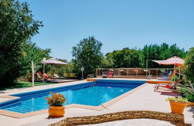 Beautiful apartment with swimming pool and parking