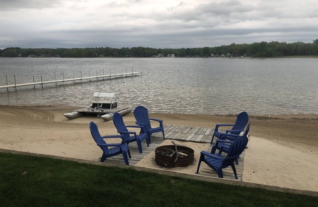 Beautiful beach house, luxury family retreat - 227 ft sandy beachfront! Hot Tub!