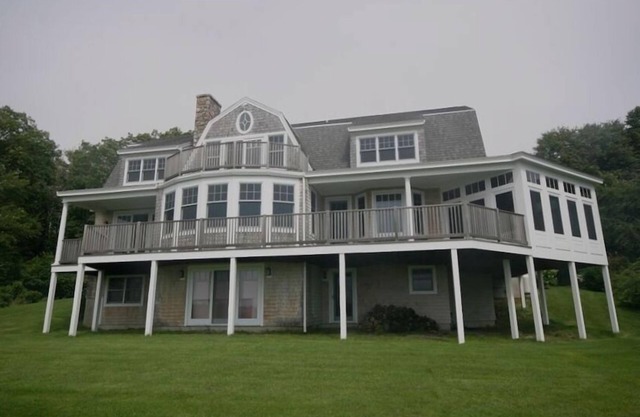 Beautiful Beachfront 6 BR House in Kittery Point -Sleeps 12 License# ABNB-111