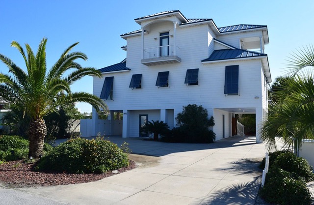 Beautiful 'Bella Blue' Heated Pool, Elevator & Best Location Aug 2-16 discounts