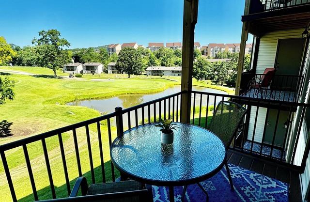 Beautiful Branson Pointe Royale One Bedroom King + Queen Sleeper Sofa