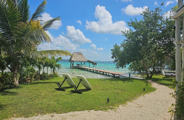 Beautiful Cabin with private dock in Bacalar Lake
