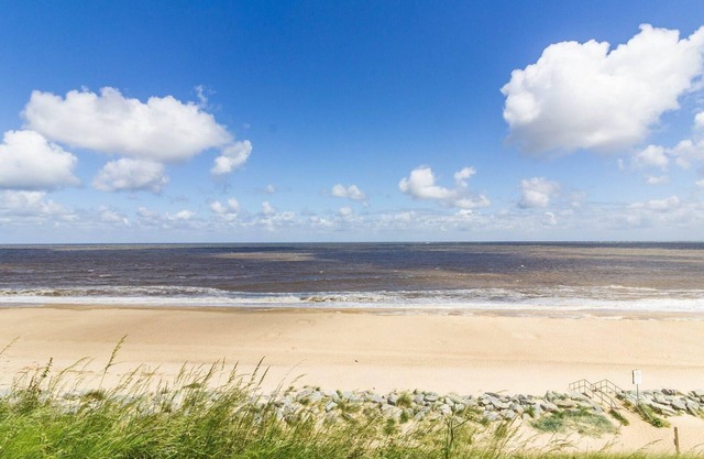 Beautiful caravan with decking on a lovely Holiday Park, ref 50036K