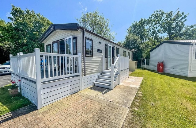 Beautiful caravan with decking at Carlton Meres Holiday Park, Suffolk ref 60022M
