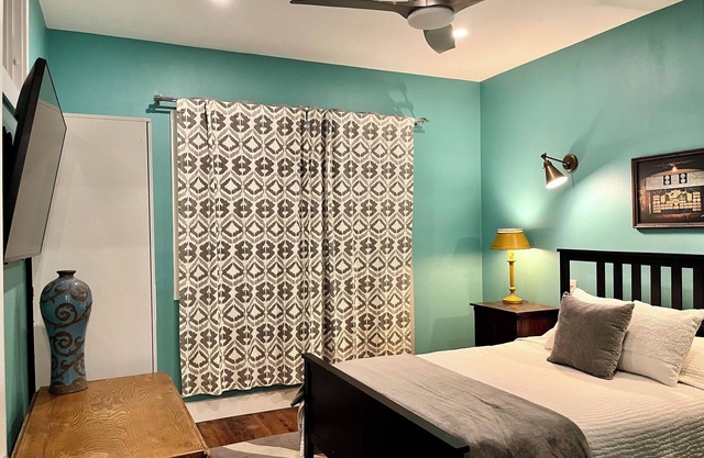 Beautiful central Austin apartment! Near ATX-cool cafes, bars, & parks!