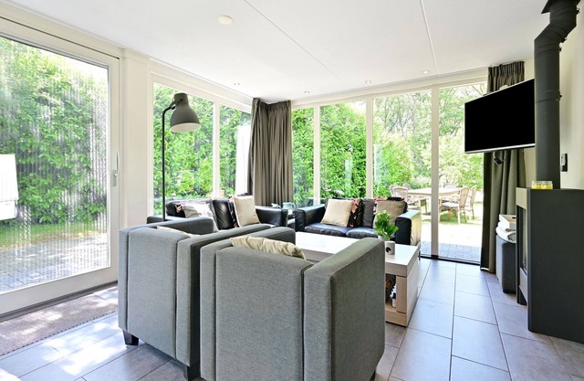 Beautiful chalet with gas fireplace