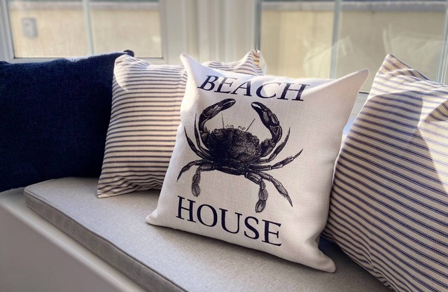 Beautiful coastal retreat with sea views, 100m to Aberporth Beach!