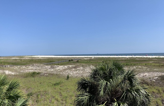 Beautiful Condo with Beach Front View 2 Pools