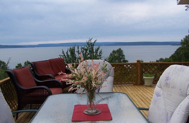 Beautiful Cottage Overlooking the Bras D'or Lakes