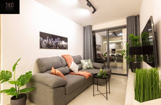 Beautiful, cozy APT just off the Promenade & WIFI