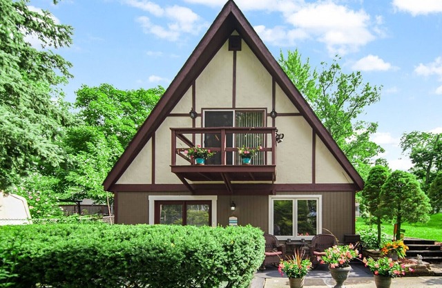 Beautiful Cozy Cottage on Cedar Lake