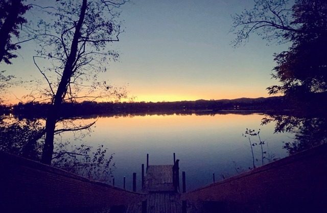 Beautiful Cozy Lake House on 2 & 1/2 acres!