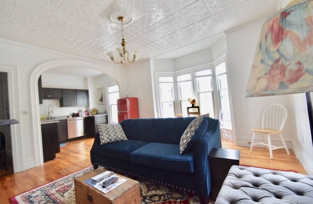 Beautiful Delightful 3BR Downtown Brunswick All King Beds