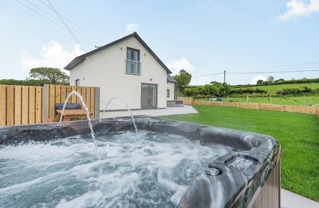 Beautiful Dorma bungalow with sea views and your very own private hot tub.