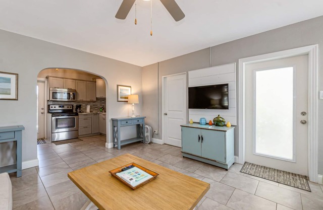 Beautiful downtown Melbourne Beach renovated apartment one block from the beach!