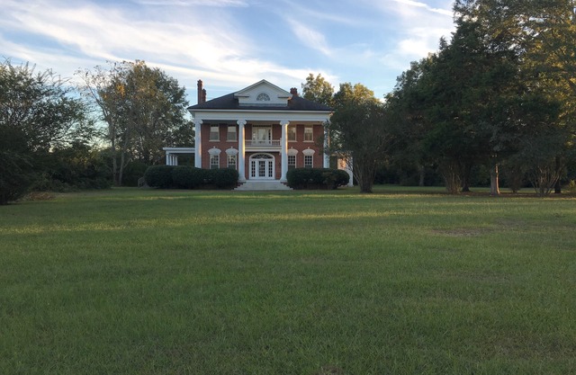 Beautiful Farmhouse near Tuscaloosa