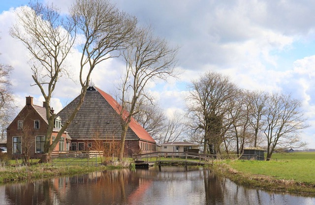 Beautiful farmhouse with a hottub
