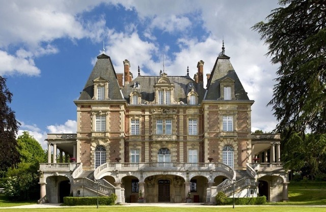 Beautiful French Chateau rental outside Paris