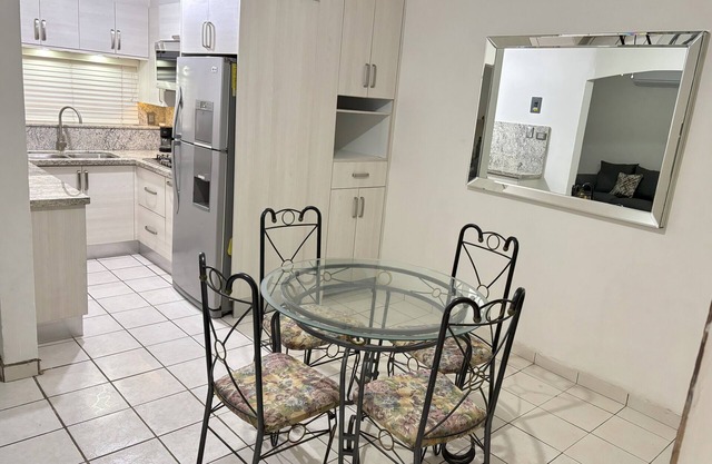 Beautiful full house with 3 bedrooms and 2 bathrooms! - We issue invoice.