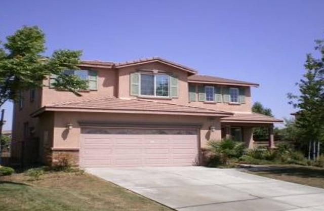 Beautiful Gated Community Where You Can Go Fishing, Walking, Running & Bicycling