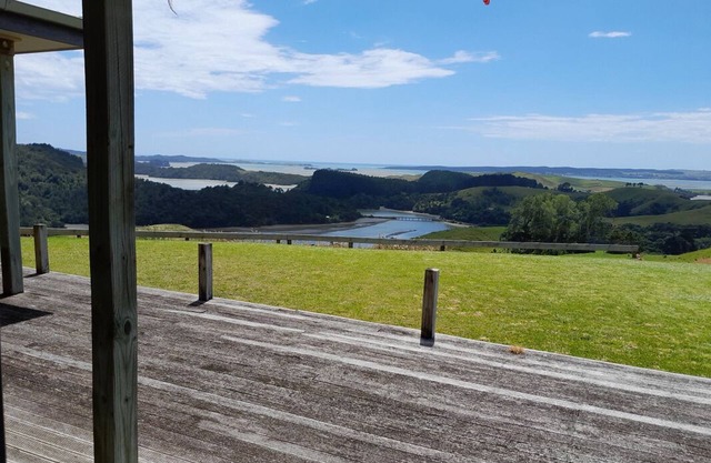 Beautiful harbour and rural views, quiet and private. Handy to harbour