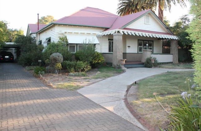 Beautiful Heritage Home, Short Stroll to the town centre.
