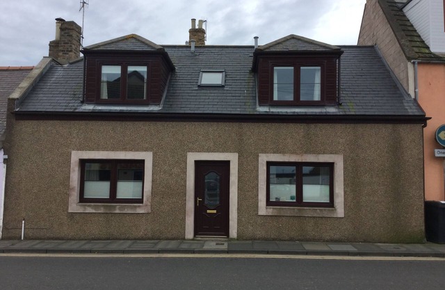 Beautiful holiday house with sea views in centrally located to all amenities