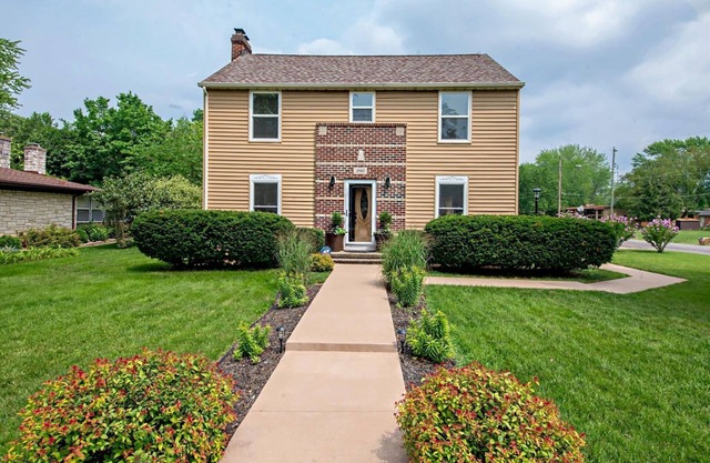 Beautiful 'Home Away From Home' mins to Lake Michigan Beaches & Golf!