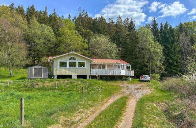 Beautiful home in Henån with kitchen