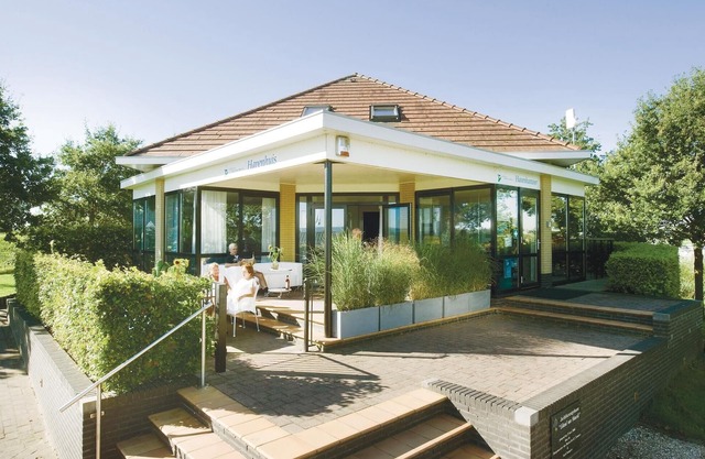 Beautiful home in Maurik with lake view