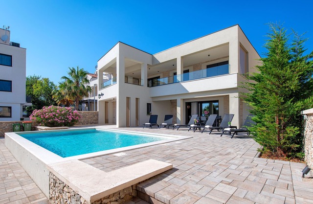 Beautiful home in Srima