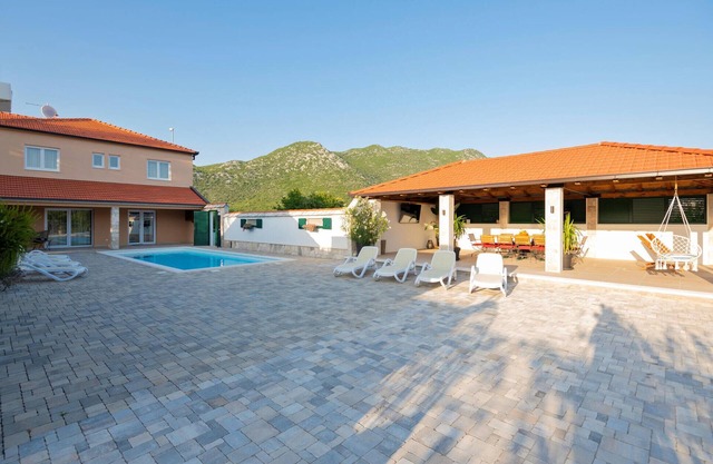 Beautiful home in Zavojane